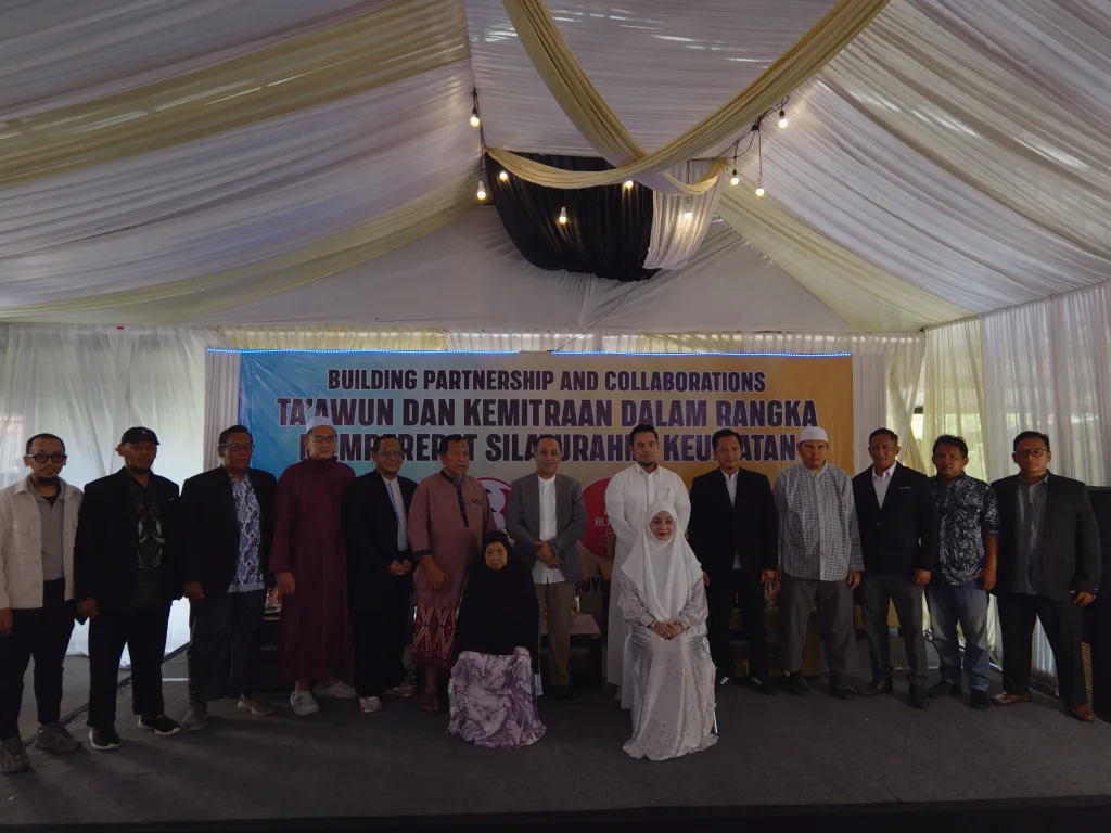 Surabraja ? Almaz Teken Pakta Integritas Komitmen Syariah Dalam Berusaha